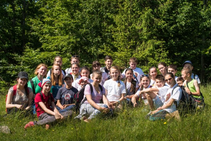 HSH Princess Theodora and young students from Armenis and Teregova at Bison Hillock / Picture by Bogdan Comanescu
