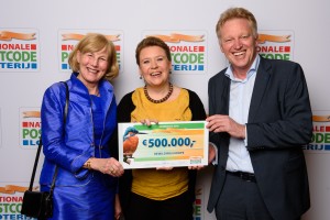 Lena Lindén (Board member, Rewilding Europe) and Frans Schepers (Managing Director, Rewilding Europe) receiving the donation cheque from Margriet Schreuders, Head of Charity of the Dutch Postcode Lottery.