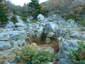 Pond restoration will be carried out by the Rewilding Velebit local team in cooperation with the Velebit Nature Park.