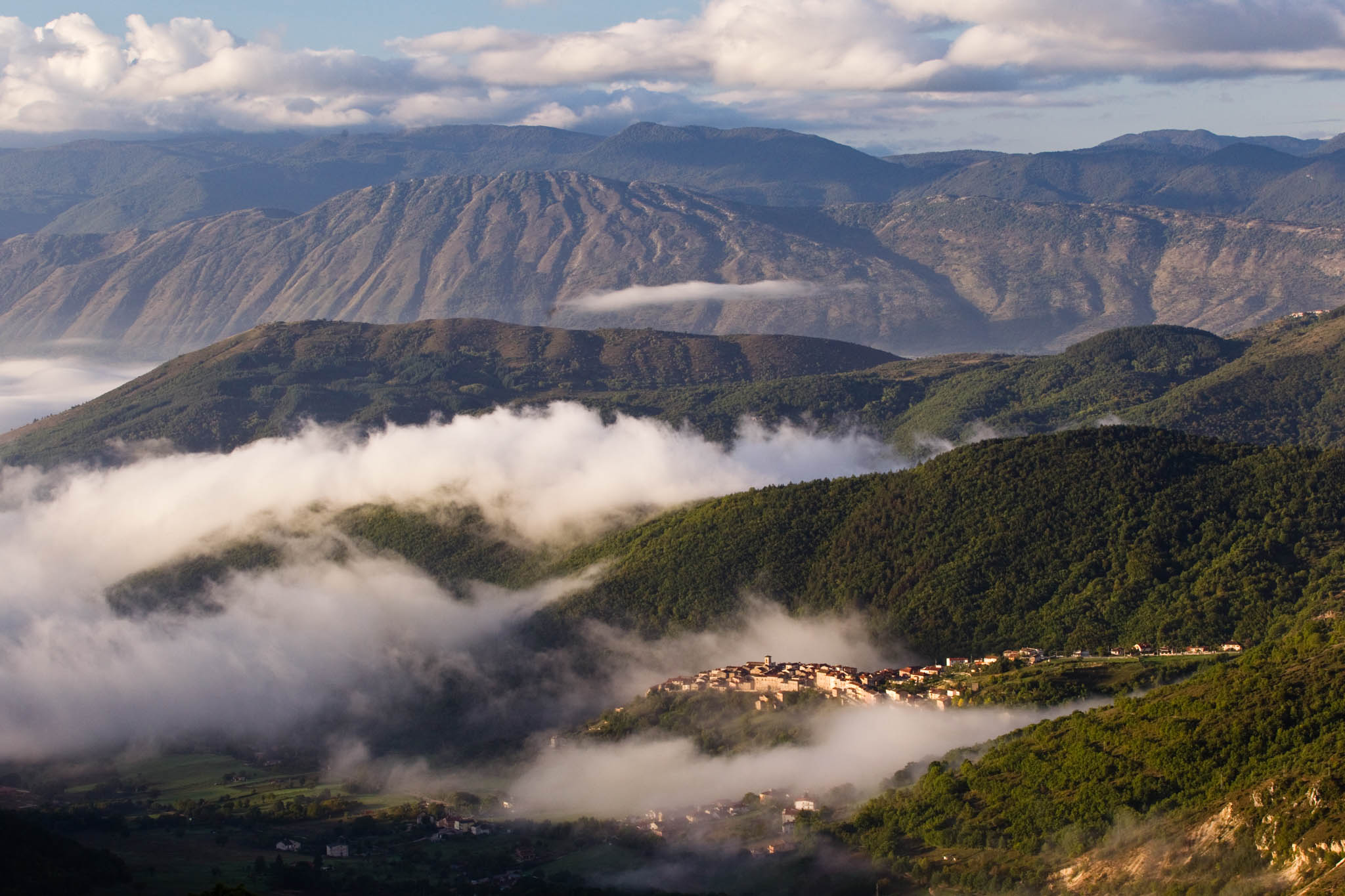 The village of Rosciolo dei Marsi in western Abruzzo, Central Apennines, Italy.