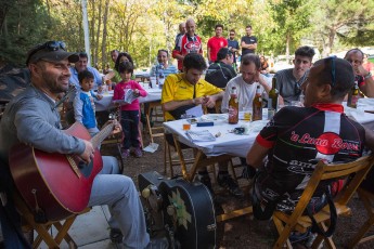 The presence of volunteers provides economic support to the villages where they are based. Image: Bruno D'Amicis / Rewilding Europe