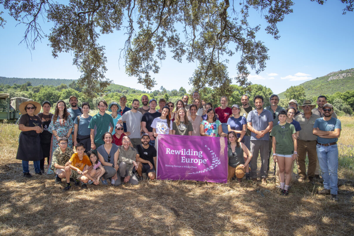 Group picture ERN-EYR event on Natural Grazing at Vale Feitoso estate in the Greater Côa Valley, May 2024