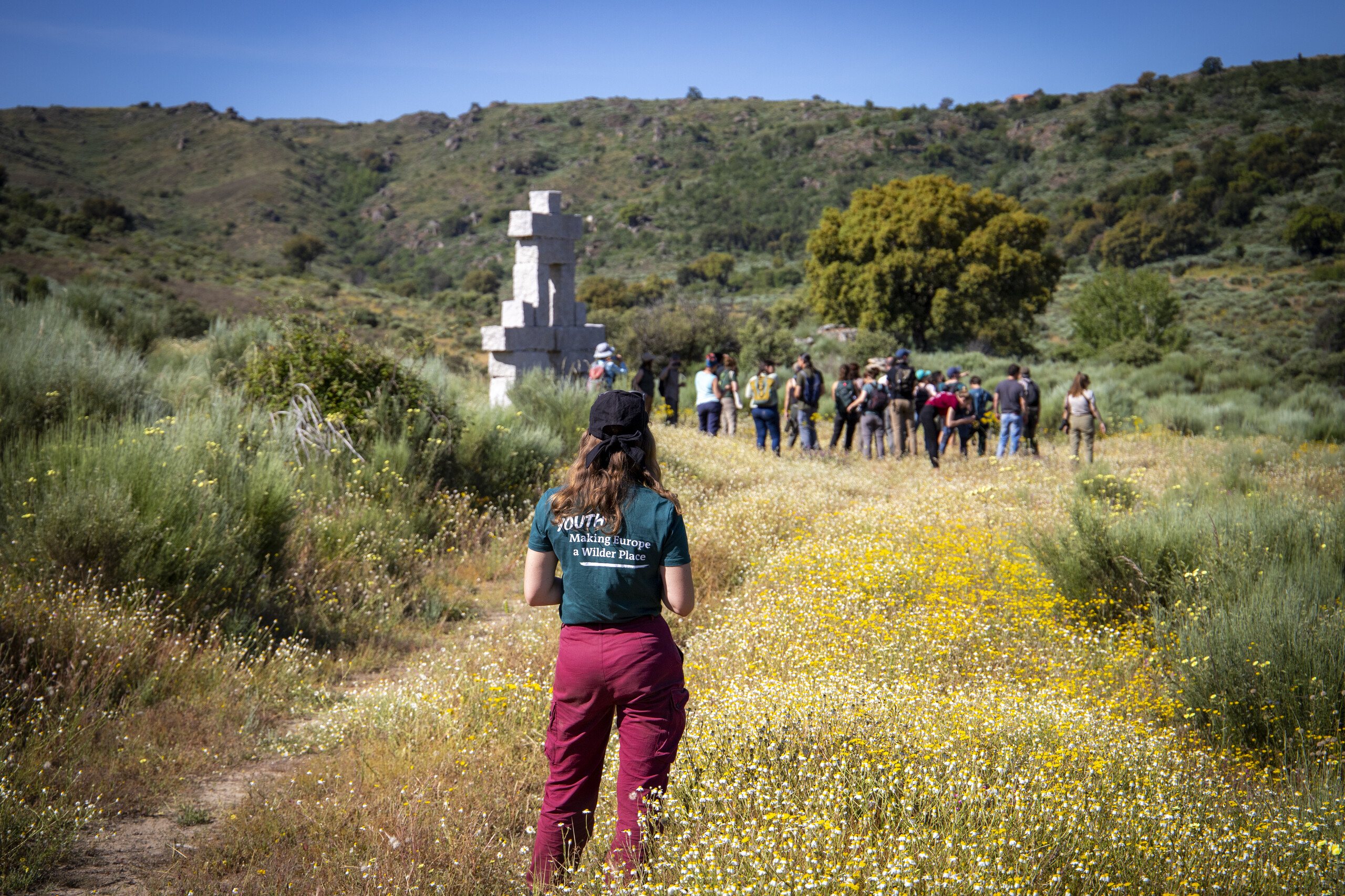 Hannah Pepe taking a photo of the ERN-EYR group at Ermo das Águias rewilding site in the Greater Côa Valley during the joined event on Natural Grazing