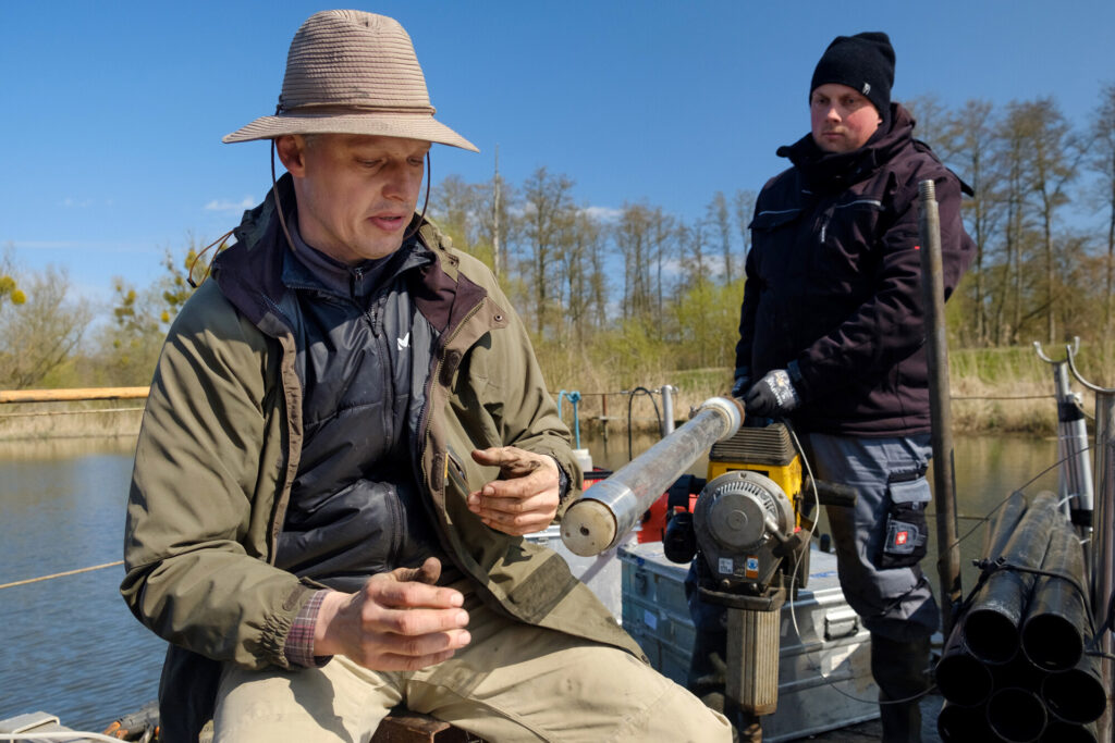 Dr. rer. nat. Sebastian Lorenz - Head of the Physical Geography Laboratory / University of Greifswald, Institute of Geography and Geology explaining the soil sampling process