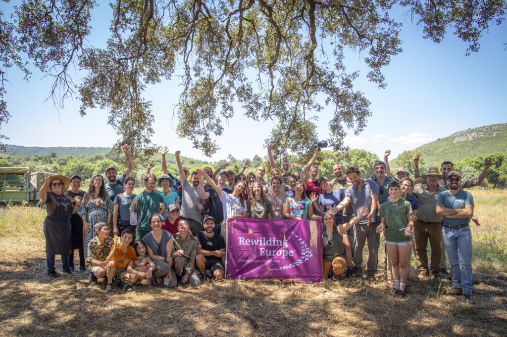 Group picture ERN-EYR event on Natural Grazing at Vale Feitoso estate in the Greater Côa Valley, May 2024