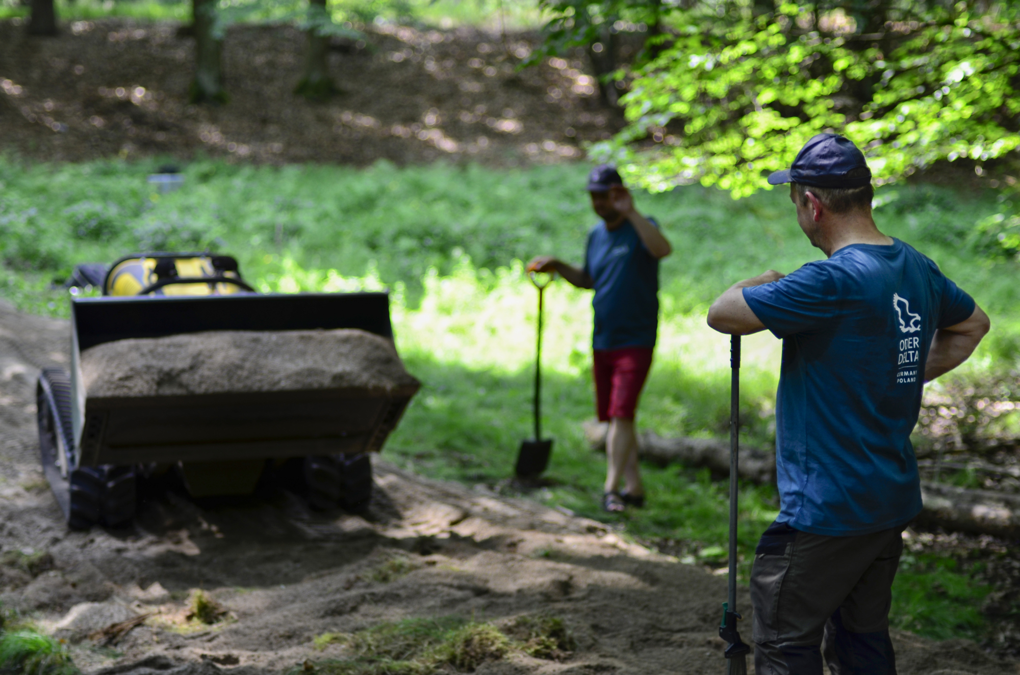 Fieldwork Oder Delta, Poland, Gowienica river. Rewetting the area. Closing man-made ditches.